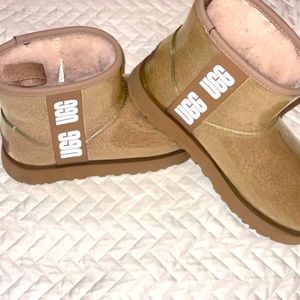 UGG Classic Clear Mini